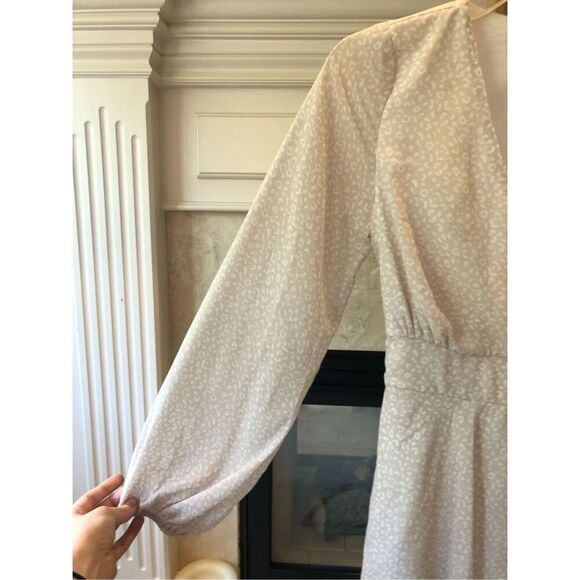 Japna Women’s Cream and White Leopard Print V Neck Short Dress Size M - Picture 4 of 7